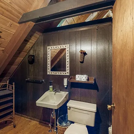 Cabin On Long Pond